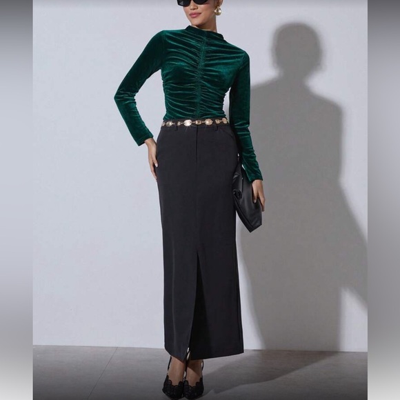 Elegant Green Velvet Long Sleeve Top - Picture 3 of 6